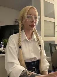 babydolll stripchat stream image