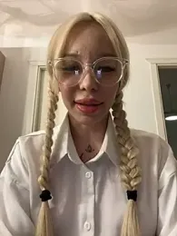 babydolll stripchat stream image