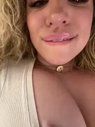 miamellycious stripchat stream image