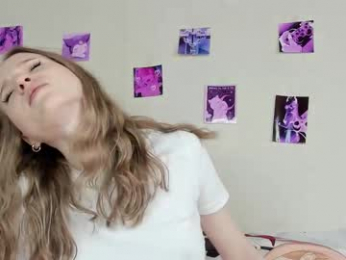 b4by_emilia chaturbate stream image