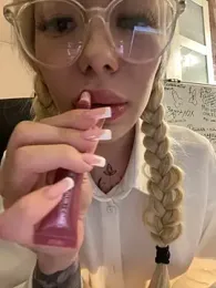 babydolll stripchat stream image