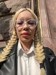 babydolll stripchat stream image