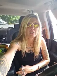 SheIsSomething stripchat stream image