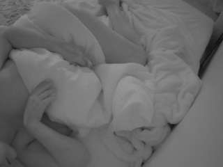 voyeurcam-julmodels-whitebed-1 camsoda stream image