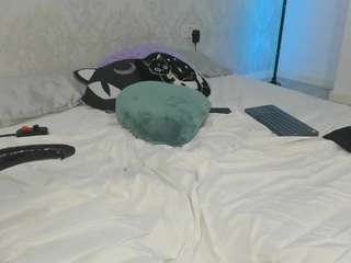 vampire-girl camsoda stream image