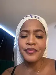 riri_brunnete stripchat stream image