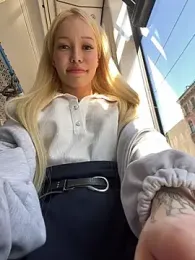 babydolll stripchat stream image