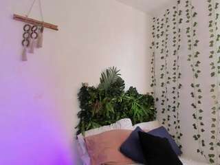 karlyee camsoda stream image