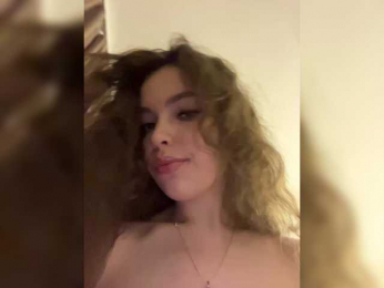 YourLadyyy bongacams stream image