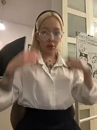 babydolll stripchat stream image