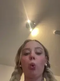 CherryEmmy stripchat stream image