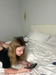 Nura_n_Sarah stripchat stream image