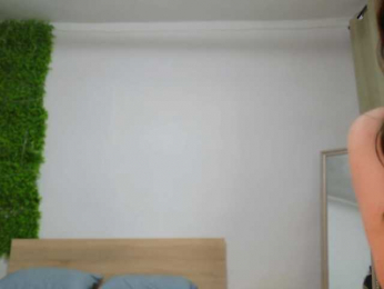 EmilyxJames bongacams stream image