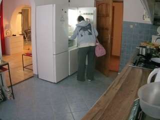 voyeurcam-julmodels-kitchen camsoda stream image