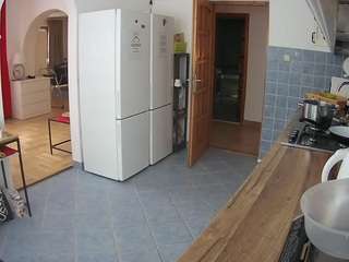 voyeurcam-julmodels-kitchen camsoda stream image