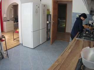 voyeurcam-julmodels-kitchen camsoda stream image