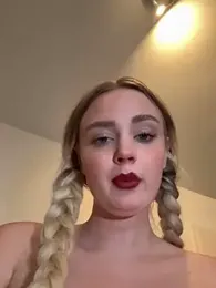 CherryEmmy stripchat stream image