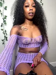 mismialove stripchat stream image