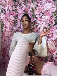 mismialove stripchat stream image