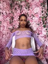 mismialove stripchat stream image