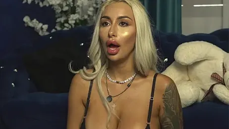 GoldenAmber stripchat stream image