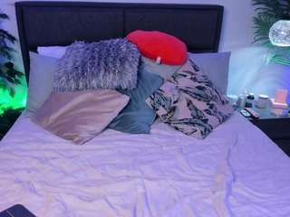 mollywhite camsoda stream image