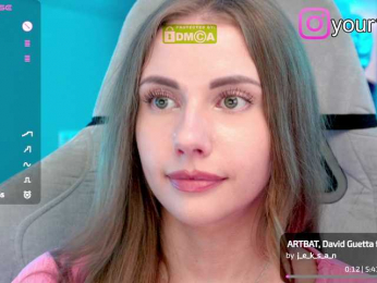 VikkiExtraCheese bongacams stream image