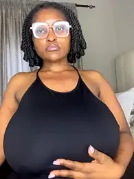 Bustygoddess32 stripchat stream image