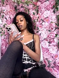 mismialove stripchat stream image