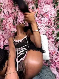 mismialove stripchat stream image