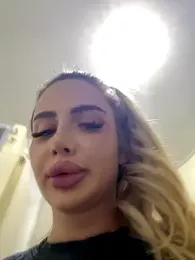 AshleySinn stripchat stream image