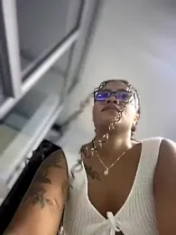 riri_brunnete stripchat stream image