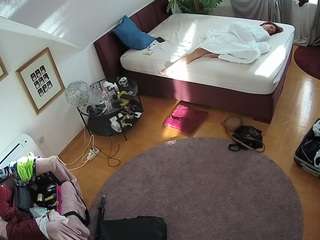 voyeurcam-julmodels-whitebed-4 camsoda stream image