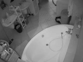 voyeurcam-julmodels-bath-1st-1 camsoda stream image