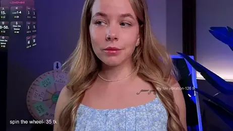 milly_shy stripchat stream image