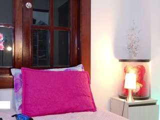 amyhonney camsoda stream image