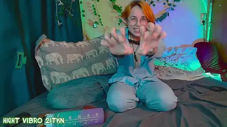 TrickyKitsune stripchat stream image