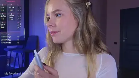 milly_shy stripchat stream image