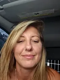 SheIsSomething stripchat stream image