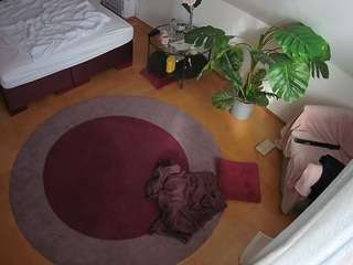 voyeurcam-julmodels-whitebed-5 camsoda stream image