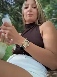 LetsFunKARINA stripchat stream image