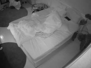 voyeurcam-julmodels-whitebed-5 camsoda stream image