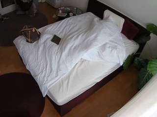 voyeurcam-julmodels-whitebed-5 camsoda stream image