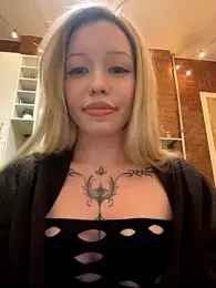 babydolll stripchat stream image