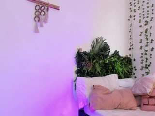 karlyee camsoda stream image