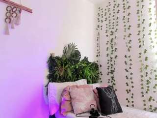 karlyee camsoda stream image