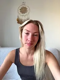 LuisaBecker stripchat stream image