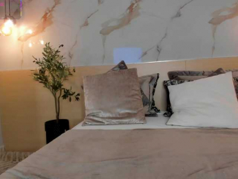 leathompson1 bongacams stream image