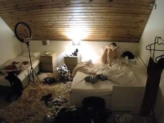 voyeurcam-julmodels-whitebed-2 camsoda stream image