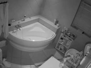 voyeurcam-julmodels-bath-1st-2 camsoda stream image